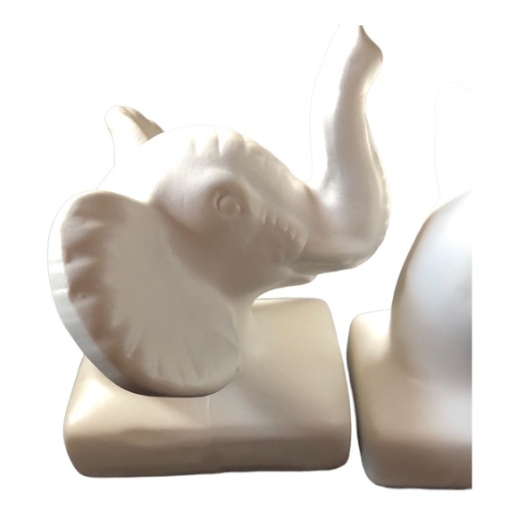 2 ceramic Elephant head decor stand in white‎ & black new - Picture 1 of 8